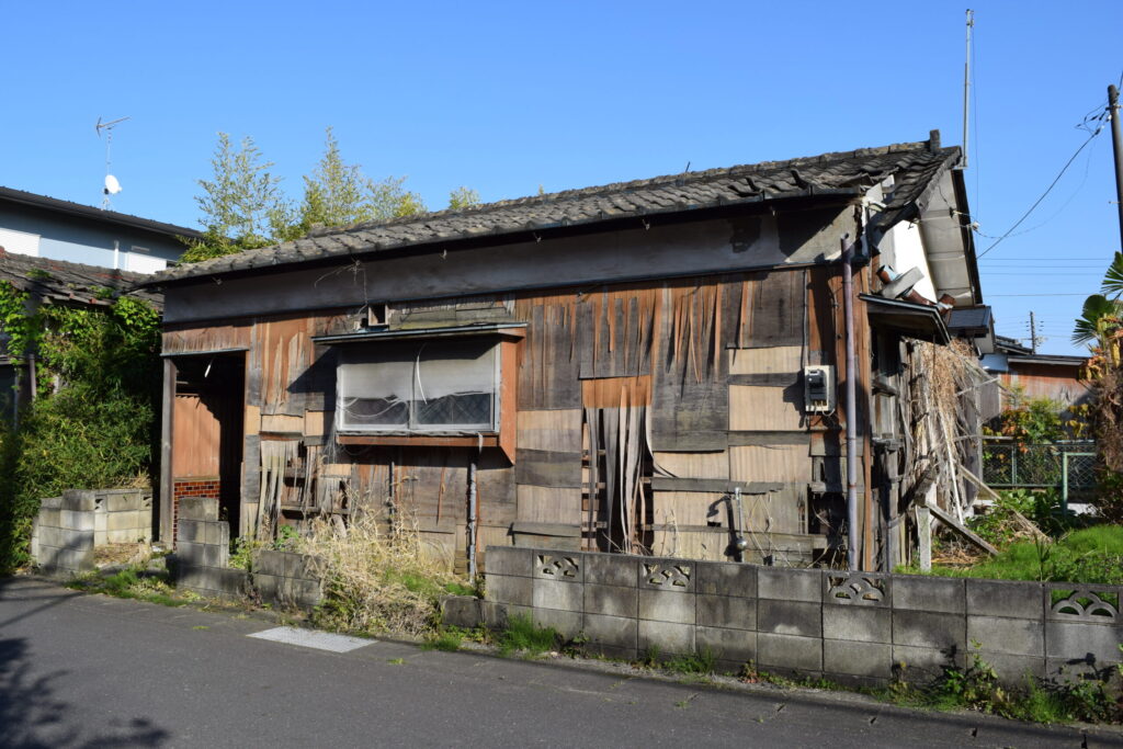 クラフツマンが薫る、切妻の家（デモ） 施工前